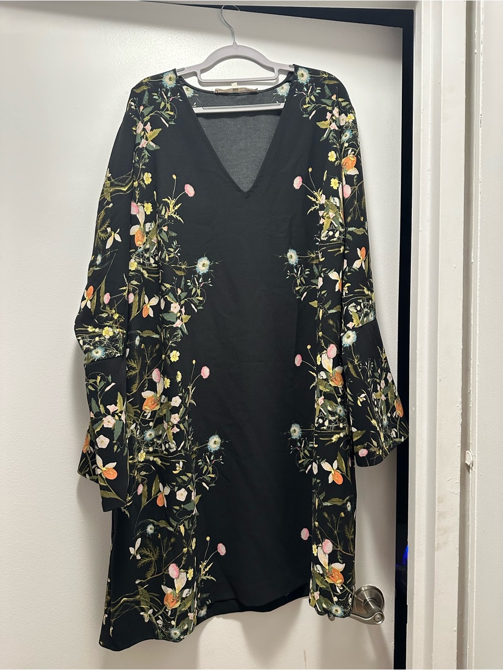 RACHEL Rachel Roy Black Floral V-Neck Shift Dress